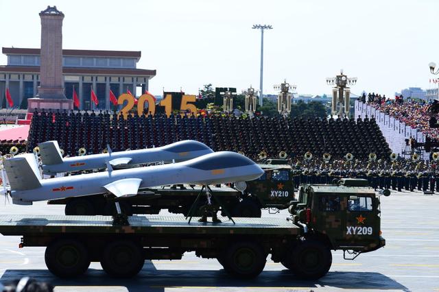 93阅兵装备方队在纪念中国人民抗日战争暨世界反法西斯战争胜利70周年阅兵中，装备方队展示了我国部分新型武器装备。以下是部分参阅装备的介绍